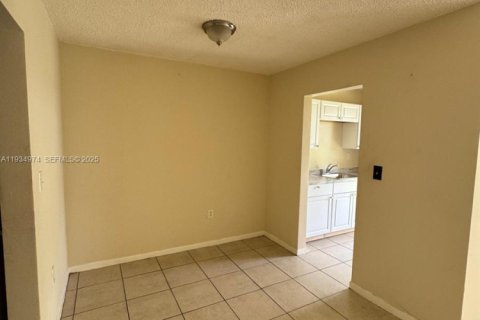 Propiedad comercial en venta en Miami, Florida, 295.89 m2 № 1993219 - foto 12