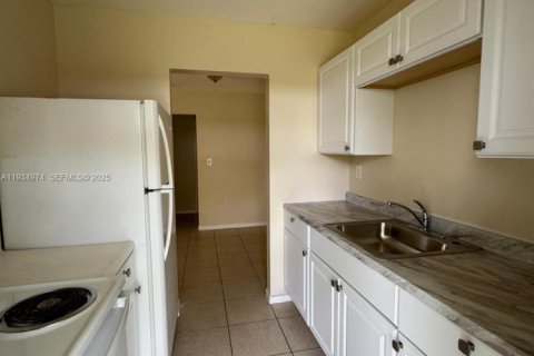 Propiedad comercial en venta en Miami, Florida, 295.89 m2 № 1993219 - foto 17