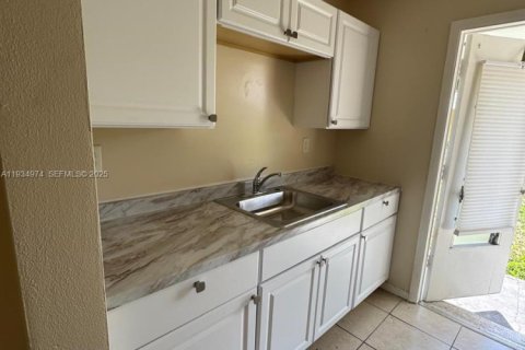 Propiedad comercial en venta en Miami, Florida, 295.89 m2 № 1993219 - foto 24