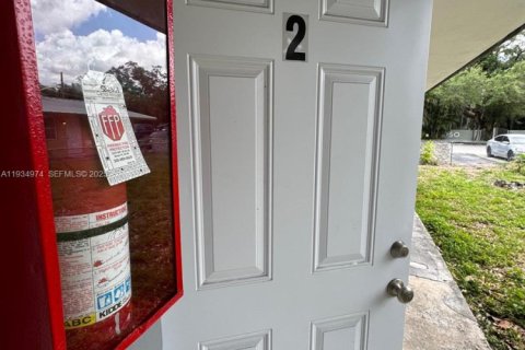 Propiedad comercial en venta en Miami, Florida, 295.89 m2 № 1993219 - foto 10