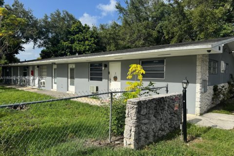 Propiedad comercial en venta en Miami, Florida, 295.89 m2 № 1993219 - foto 2