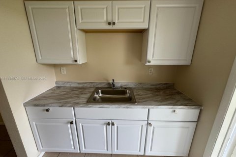 Propiedad comercial en venta en Miami, Florida, 295.89 m2 № 1993219 - foto 16