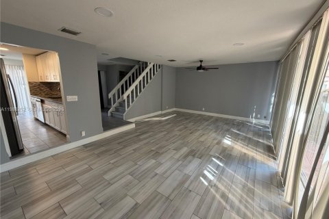 Townhouse in Plantation, Florida 5 bedrooms, 187.66 sq.m. № 2051333 - photo 12