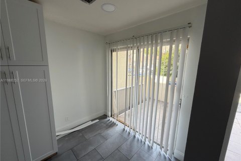 Townhouse in Plantation, Florida 5 bedrooms, 187.66 sq.m. № 2051333 - photo 9