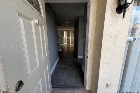 Townhouse in Plantation, Florida 5 bedrooms, 187.66 sq.m. № 2051333 - photo 7