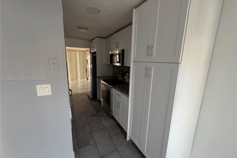 Townhouse in Plantation, Florida 5 bedrooms, 187.66 sq.m. № 2051333 - photo 10