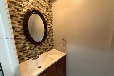 Townhouse in Plantation, Florida 5 bedrooms, 187.66 sq.m. № 2051333 - photo 16