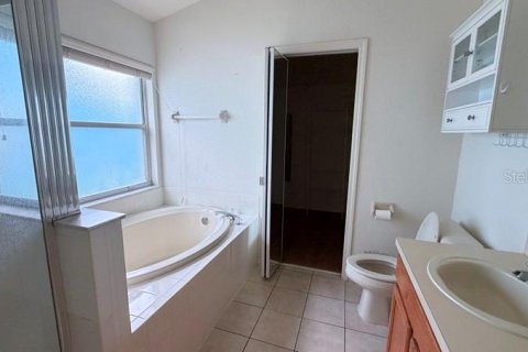 House in Brandon, Florida 3 bedrooms, 140.84 sq.m. № 2266920 - photo 12