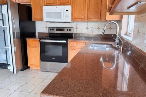 House in Brandon, Florida 3 bedrooms, 140.84 sq.m. № 2266920 - photo 7