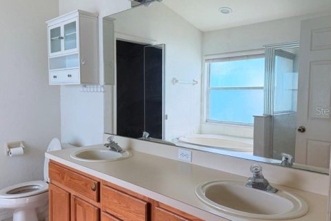 House in Brandon, Florida 3 bedrooms, 140.84 sq.m. № 2266920 - photo 10