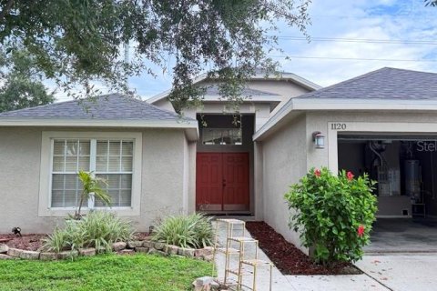 House in Brandon, Florida 3 bedrooms, 140.84 sq.m. № 2266920 - photo 2