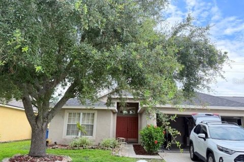 House in Brandon, Florida 3 bedrooms, 140.84 sq.m. № 2266920