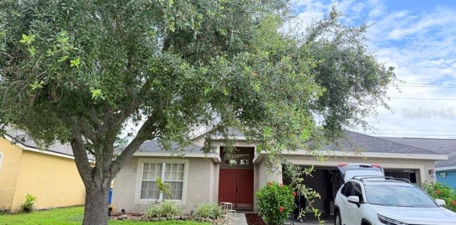 House in Brandon, Florida 3 bedrooms, 140.84 sq.m. № 2266920
