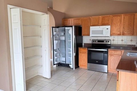 House in Brandon, Florida 3 bedrooms, 140.84 sq.m. № 2266920 - photo 6