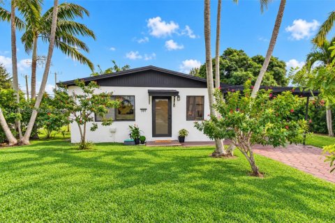 Villa ou maison à vendre à Delray Beach, Floride: 5 chambres, 129.32 m2 № 2431295 - photo 2