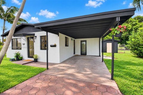 Villa ou maison à vendre à Delray Beach, Floride: 5 chambres, 129.32 m2 № 2431295 - photo 4