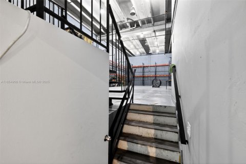 Commercial property in Miami, Florida № 1874140 - photo 14