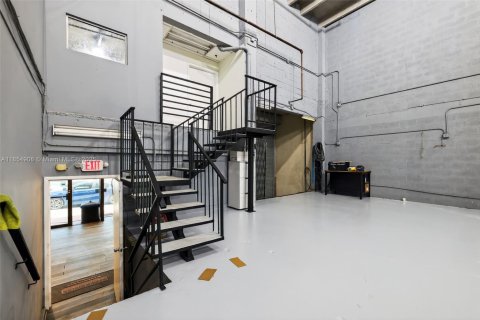 Commercial property in Miami, Florida № 1874140 - photo 4