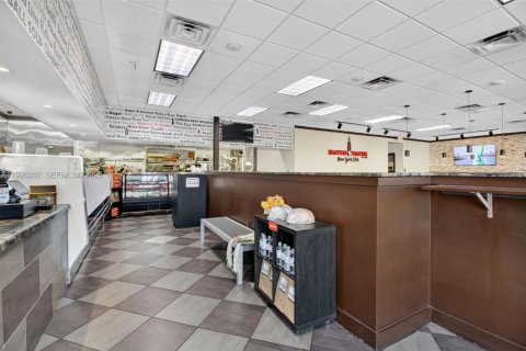 Купить коммерческую недвижимость в Пайнкрест, Флорида № 2034346 - фото 3