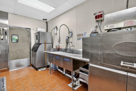 Купить коммерческую недвижимость в Пайнкрест, Флорида № 2034346 - фото 17