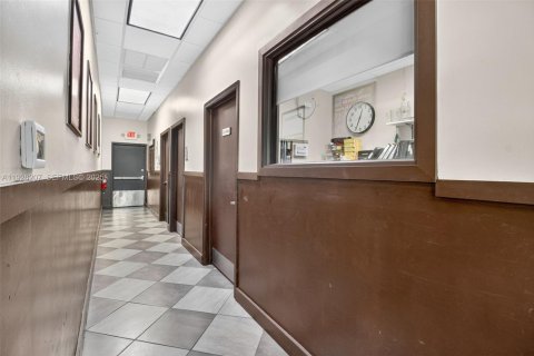 Купить коммерческую недвижимость в Пайнкрест, Флорида № 2034346 - фото 9