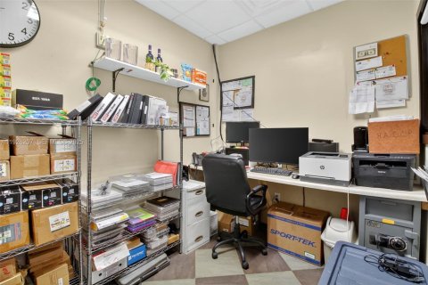 Купить коммерческую недвижимость в Пайнкрест, Флорида № 2034346 - фото 11