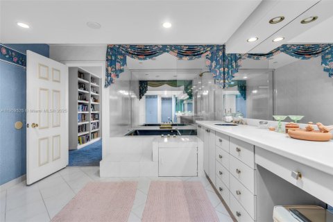 Condo in Key Biscayne, Florida, 4 bedrooms  № 1971324 - photo 18