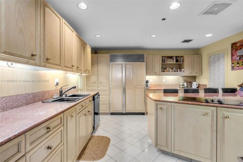 Condo in Key Biscayne, Florida, 4 bedrooms  № 1971324 - photo 9