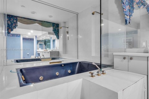 Condo in Key Biscayne, Florida, 4 bedrooms  № 1971324 - photo 17