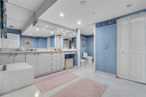 Condo in Key Biscayne, Florida, 4 bedrooms  № 1971324 - photo 16