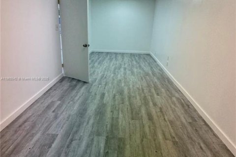 Купить коммерческую недвижимость в Форт-Лодердейл, Флорида № 1978511 - фото 4