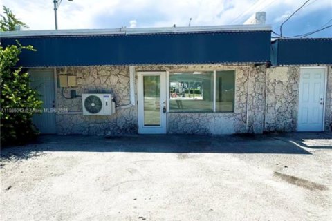 Купить коммерческую недвижимость в Форт-Лодердейл, Флорида № 1978511 - фото 2