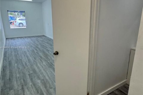 Купить коммерческую недвижимость в Форт-Лодердейл, Флорида № 1978511 - фото 15