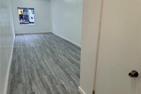 Купить коммерческую недвижимость в Форт-Лодердейл, Флорида № 1978511 - фото 9