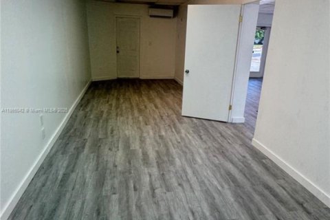 Купить коммерческую недвижимость в Форт-Лодердейл, Флорида № 1978511 - фото 5