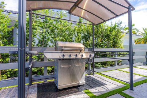 Снять в аренду виллу или дом в Холливуд, Флорида 5 спален, 219.06м2, № 1958479 - фото 10