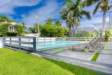 Снять в аренду виллу или дом в Холливуд, Флорида 5 спален, 219.06м2, № 1958479 - фото 4