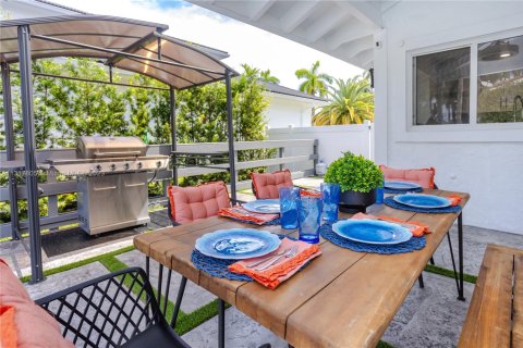 Снять в аренду виллу или дом в Холливуд, Флорида 5 спален, 219.06м2, № 1958479 - фото 9