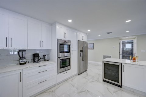 Снять в аренду виллу или дом в Холливуд, Флорида 5 спален, 219.06м2, № 1958479 - фото 28