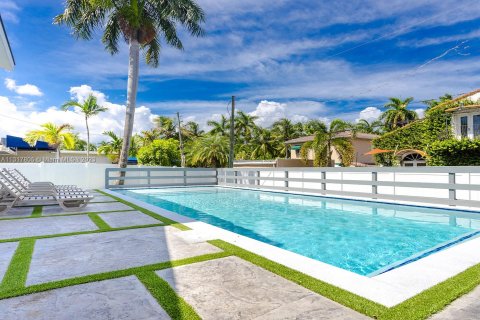 Снять в аренду виллу или дом в Холливуд, Флорида 5 спален, 219.06м2, № 1958479 - фото 3