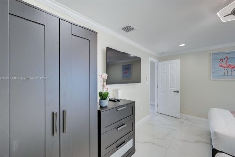 Снять в аренду виллу или дом в Холливуд, Флорида 5 спален, 219.06м2, № 1958479 - фото 18