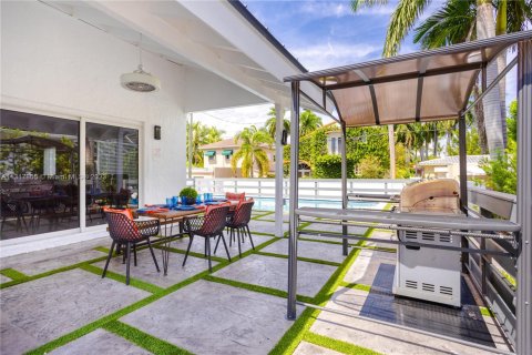 Снять в аренду виллу или дом в Холливуд, Флорида 5 спален, 219.06м2, № 1958479 - фото 11