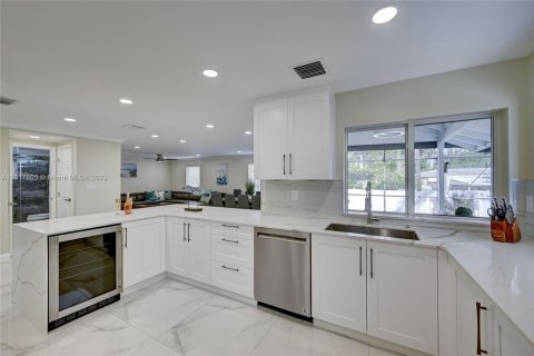 Снять в аренду виллу или дом в Холливуд, Флорида 5 спален, 219.06м2, № 1958479 - фото 27