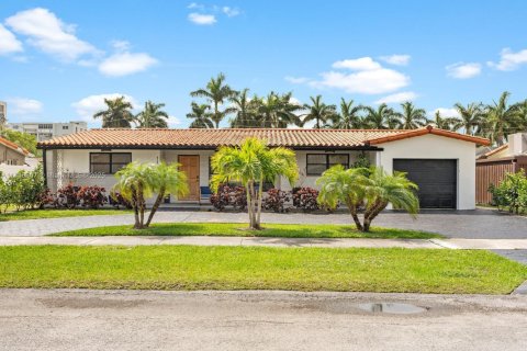 House in Hallandale Beach, Florida 4 bedrooms, 148.83 sq.m. № 1845920 - photo 1