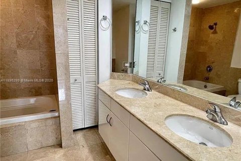 Condominio en venta en Miami, Florida, 2 dormitorios, 118.91 m2 № 1947764 - foto 10