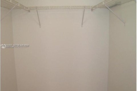 Condo in Pembroke Pines, Florida, 2 bedrooms № 2000719 - photo 7