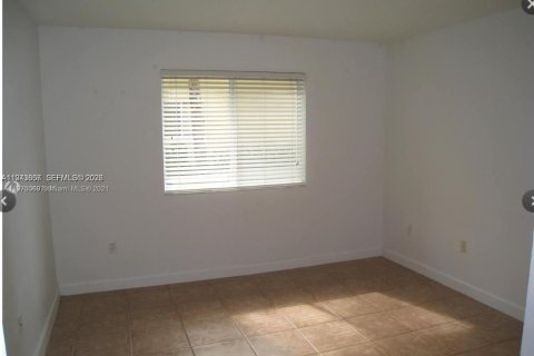 Condo in Pembroke Pines, Florida, 2 bedrooms № 2000719 - photo 6