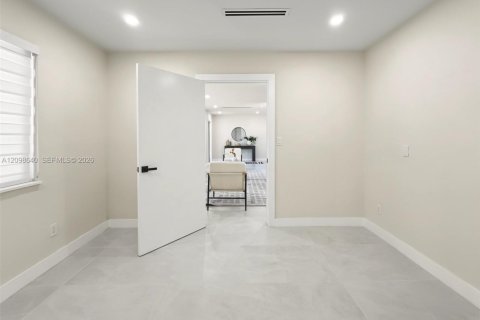 Casa en venta en Palmetto Bay, Florida, 4 dormitorios, 172.8 m2 № 2398143 - foto 7