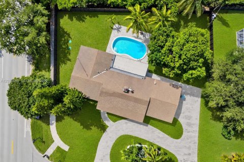 Casa en venta en Palmetto Bay, Florida, 4 dormitorios, 172.8 m2 № 2398143 - foto 2