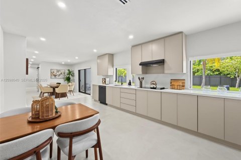 Casa en venta en Palmetto Bay, Florida, 4 dormitorios, 172.8 m2 № 2398143 - foto 13